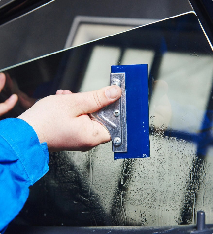 Pourquoi poser un film teinté sur les vitres de sa voiture ?